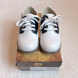 Footmates “Cheer” Navy/White Oxford Shoes, Size 9